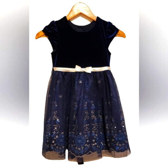 Girls' Dress - Picture 1 of 3